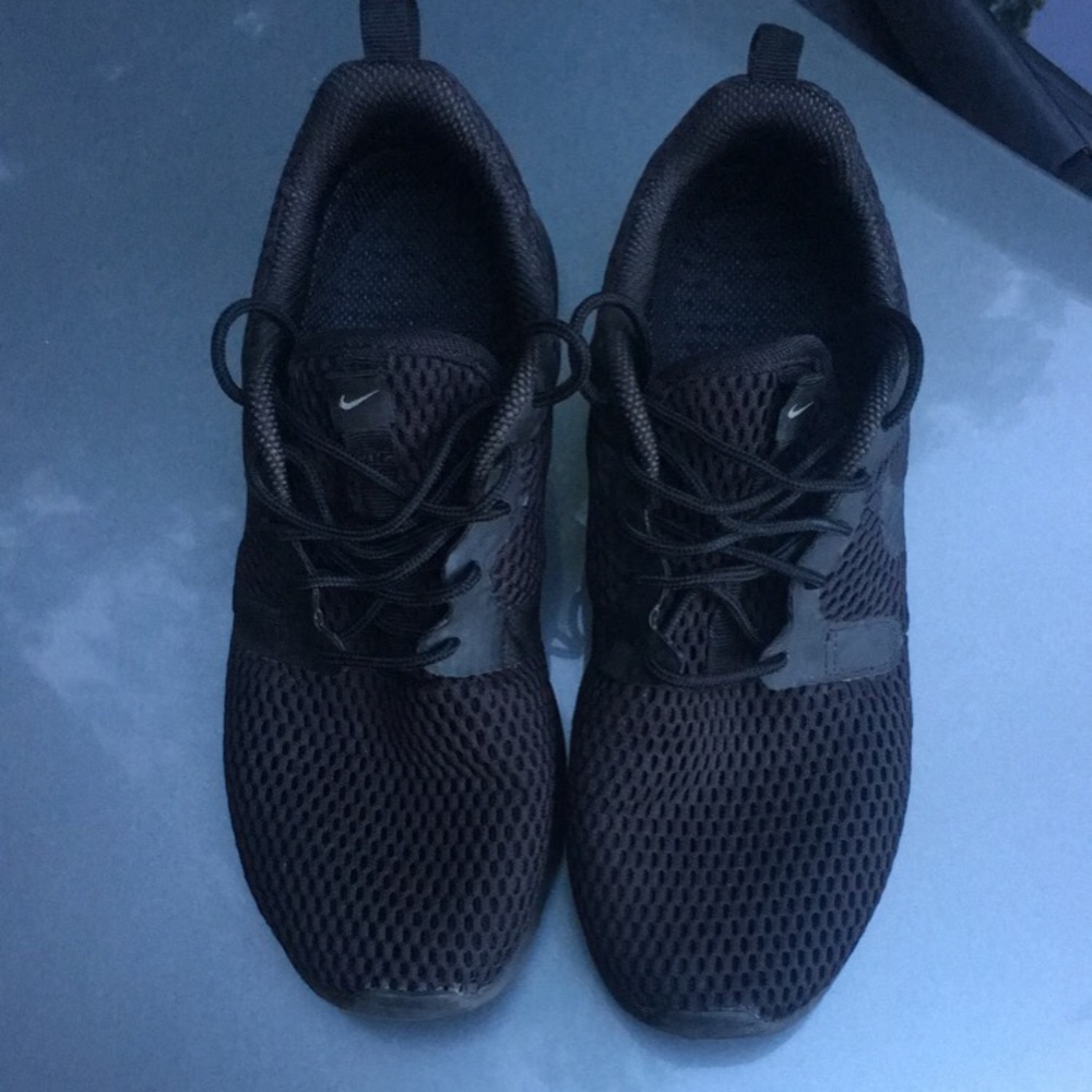 All black Nike tennis shoes